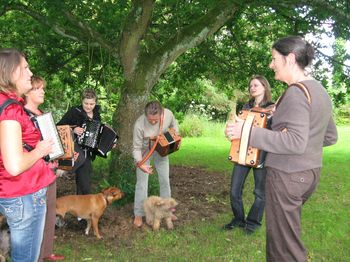 Dernier cours d'accordéon de l'année à Kerascoet (Coat-Méal), juin 2009